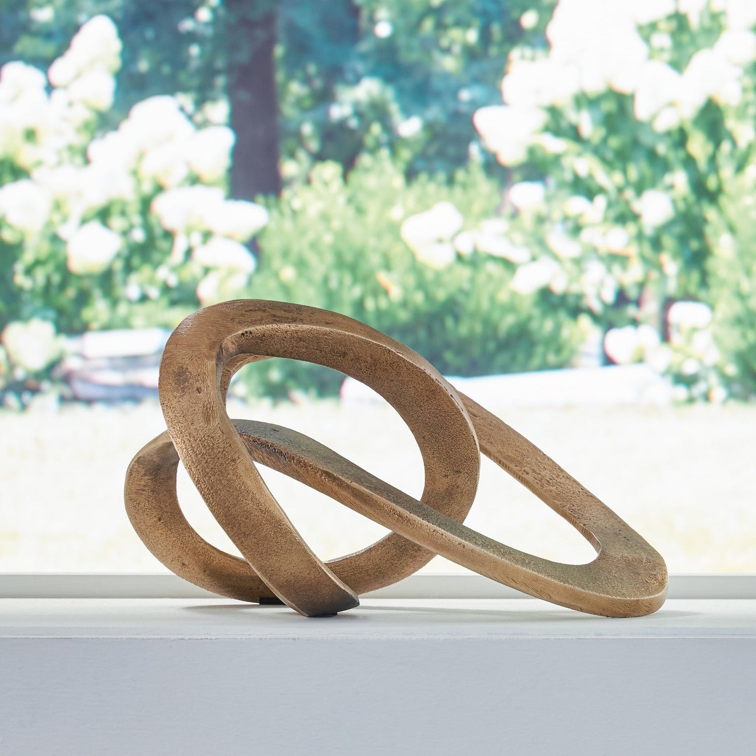 Accessories > Figurines & Sculptures