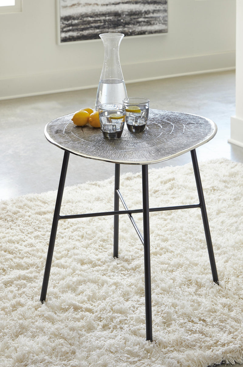 Ashley Express - Laverford Round End Table