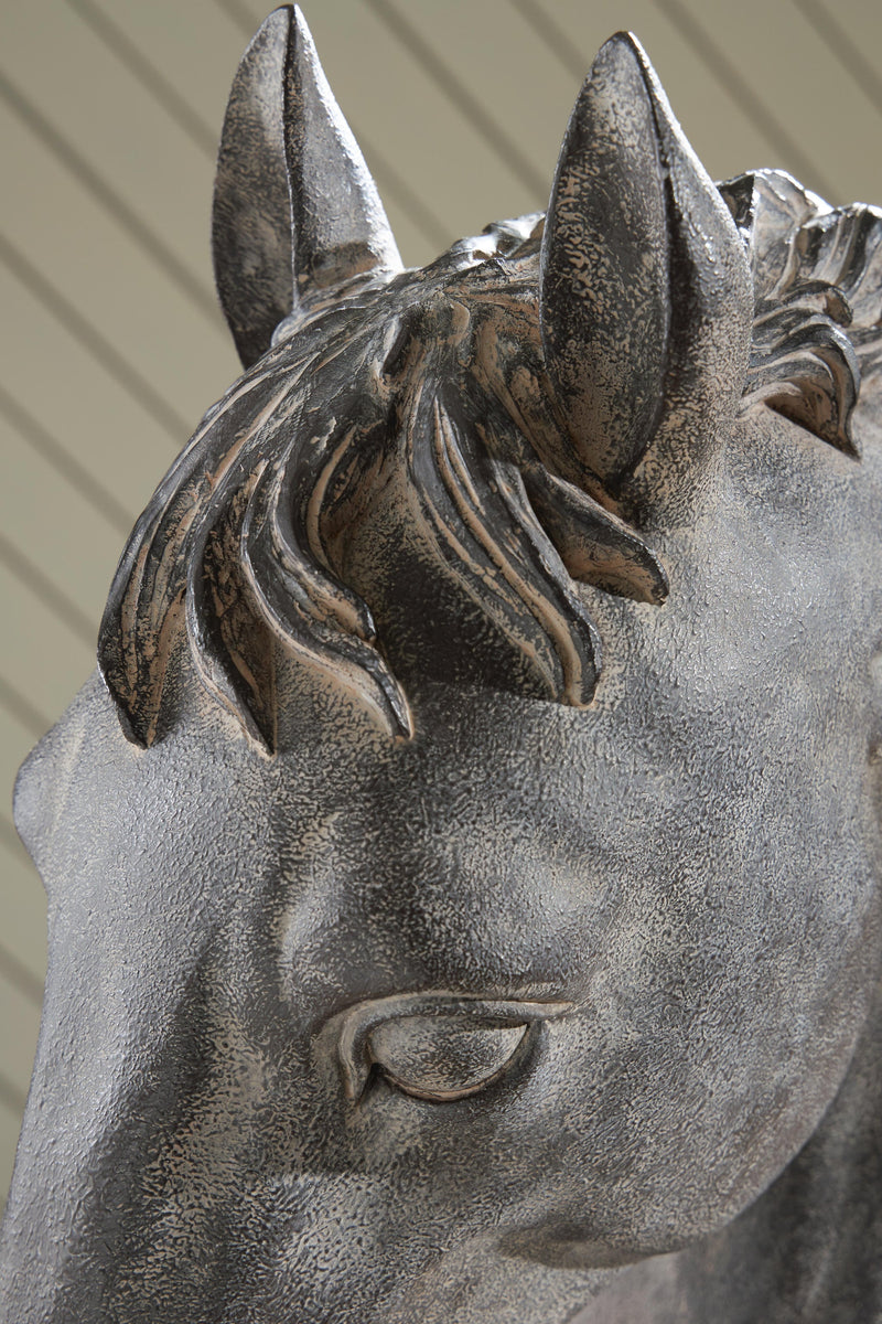 Ashley Express - Carnlow Sculpture