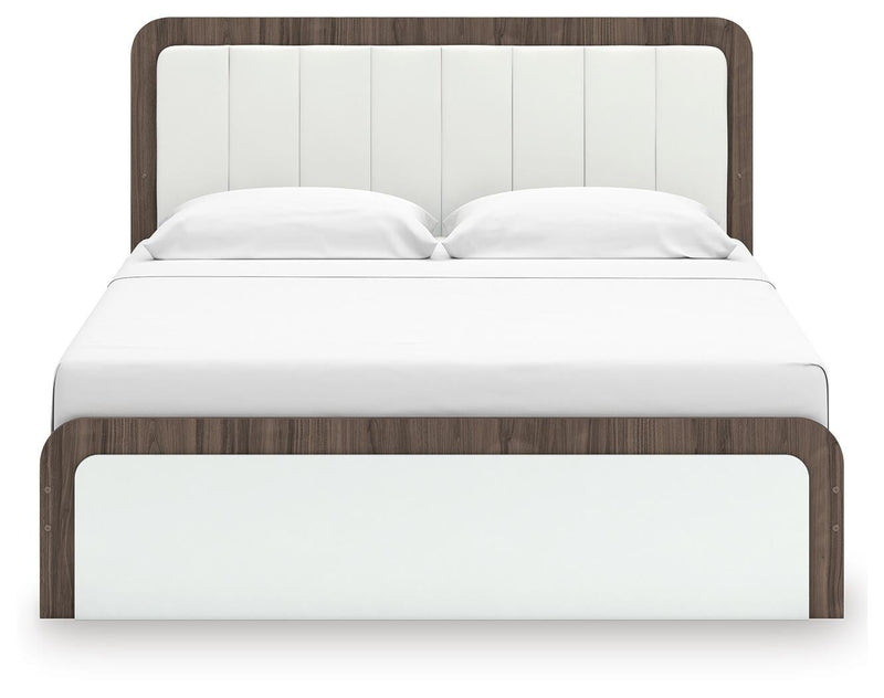 Kendanport King Upholstered Bed