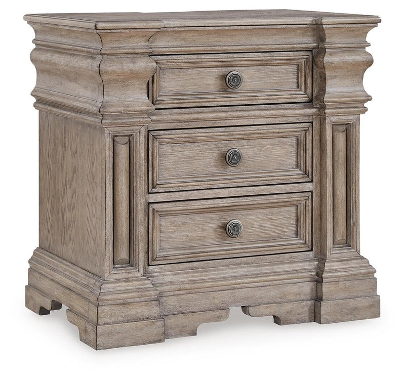 Blairhurst California King Panel Bed with Mirrored Dresser and Nightstand