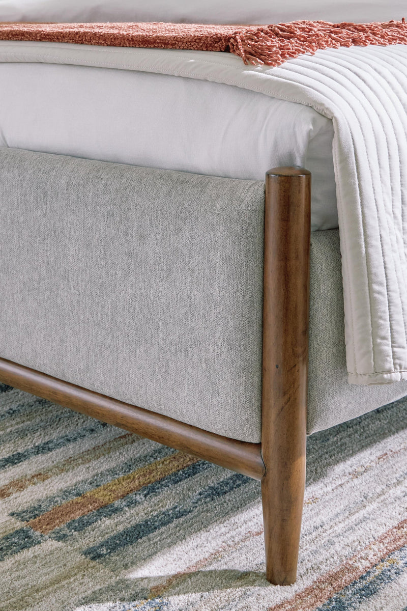 Lyncott King Upholstered Bed with Mirrored Dresser