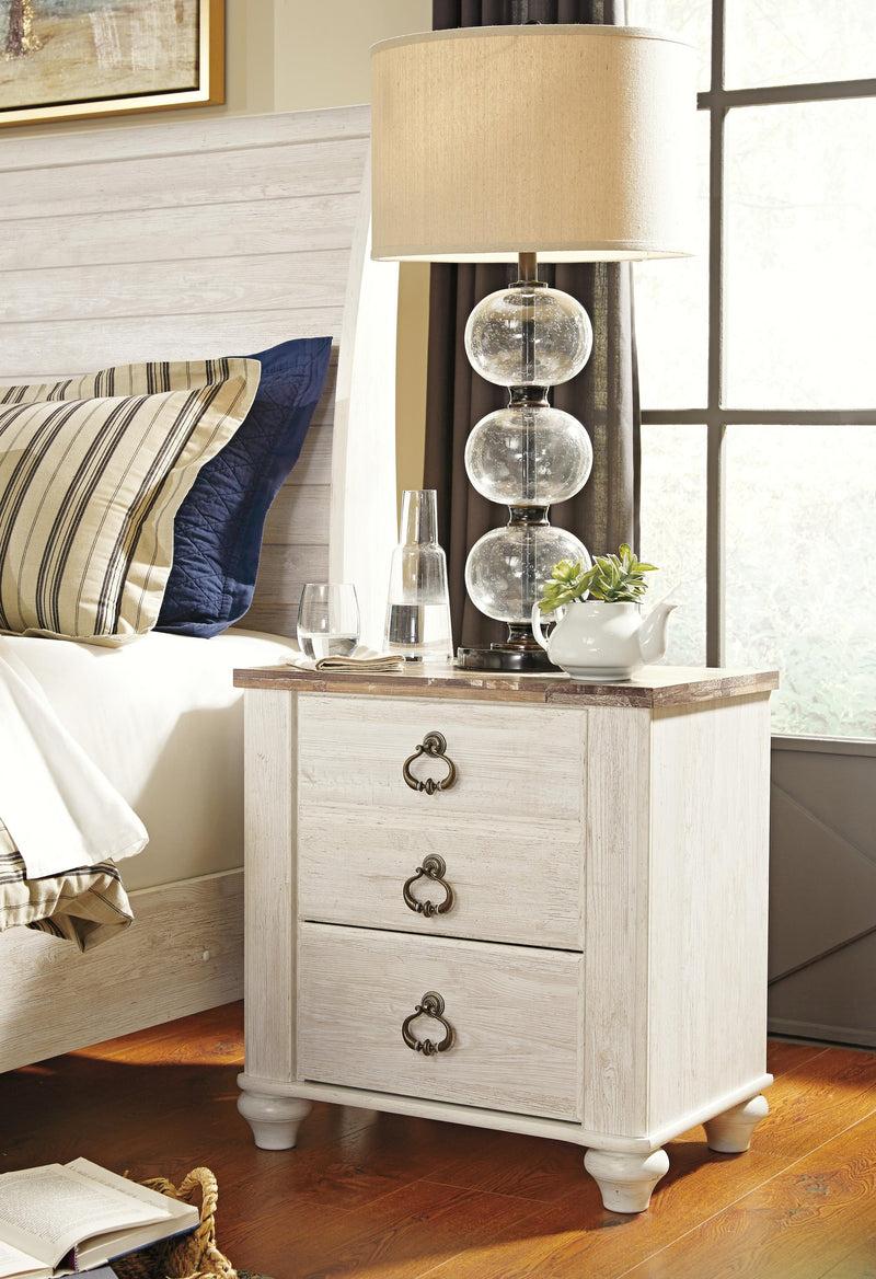Willowton King Panel Bed with Mirrored Dresser and Nightstand