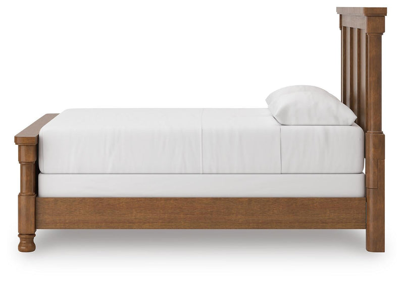 Chadworth Queen Poster Bed with Mirrored Dresser