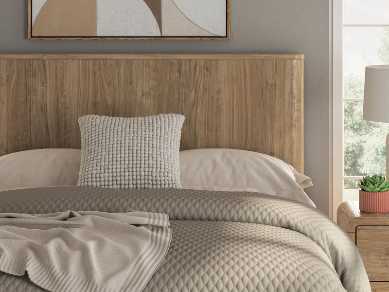 Gramburg Queen Panel Bed