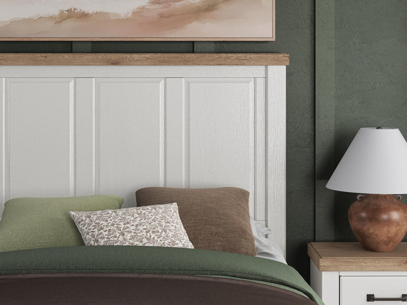 Savonport Queen Panel Bed with Storage, Dresser and Mirror