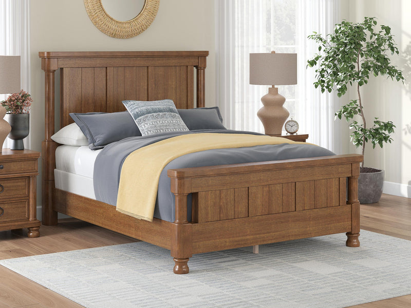 Rowlenstown Queen Poster Bed